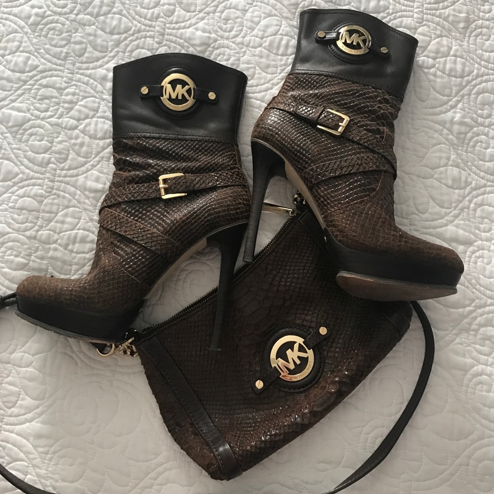 Michael Kors small cross body purse
